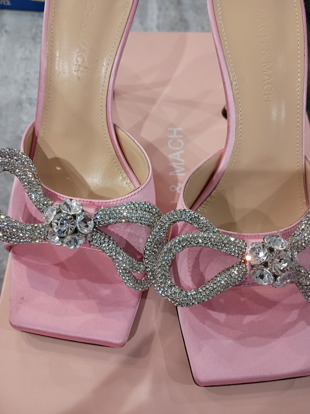 MACH & MACH Pink Silk Crystal Bow Mules Women's Size 38.5 New - Picture 2 of 13